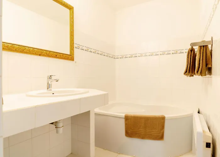 Chateau Camp Del Saltre With Communal Swimming Pool Hotel Prayssac