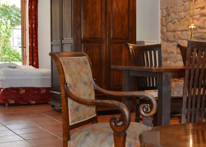 Hotel Chateau Camp Del Saltre With Communal Swimming Pool Prayssac