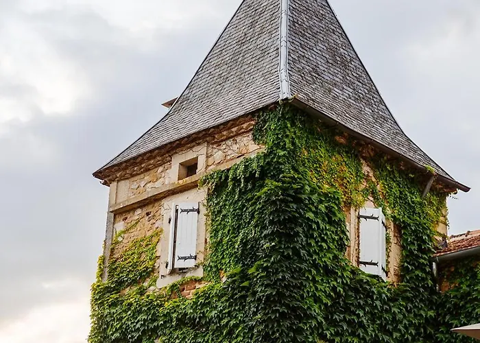 Hotel Chateau Camp Del Saltre With Communal Swimming Pool